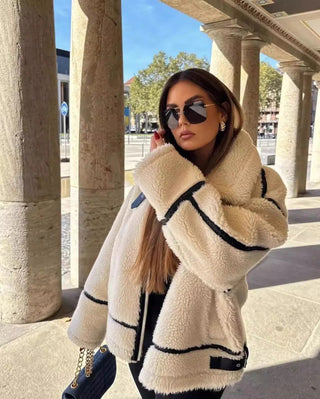 Damen Teddy Fleecejacke Mit Kontrastfutter | Kurz